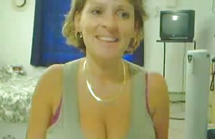 XXX एक छोटे बच्चे के साथ एक सौना में चिल्लाती फुल सेक्सी मूवी वीडियो में है